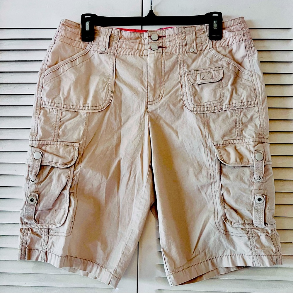 intro. Casual Elegance Cargo Shorts